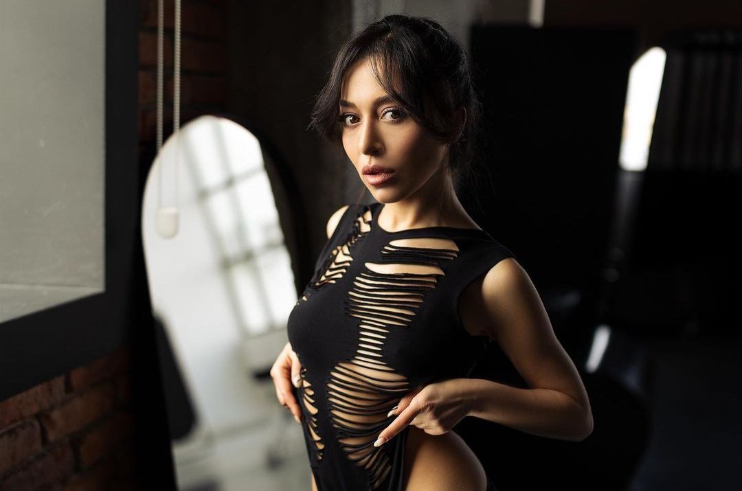 Armenian single woman