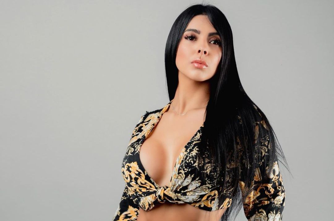 Sexy Dominican single woman