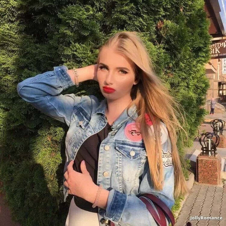 Angelina Profile image 3