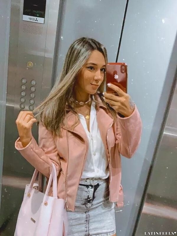 Laura, 25