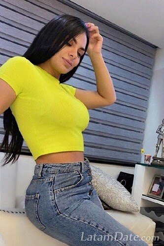 Claudia Profile image 2