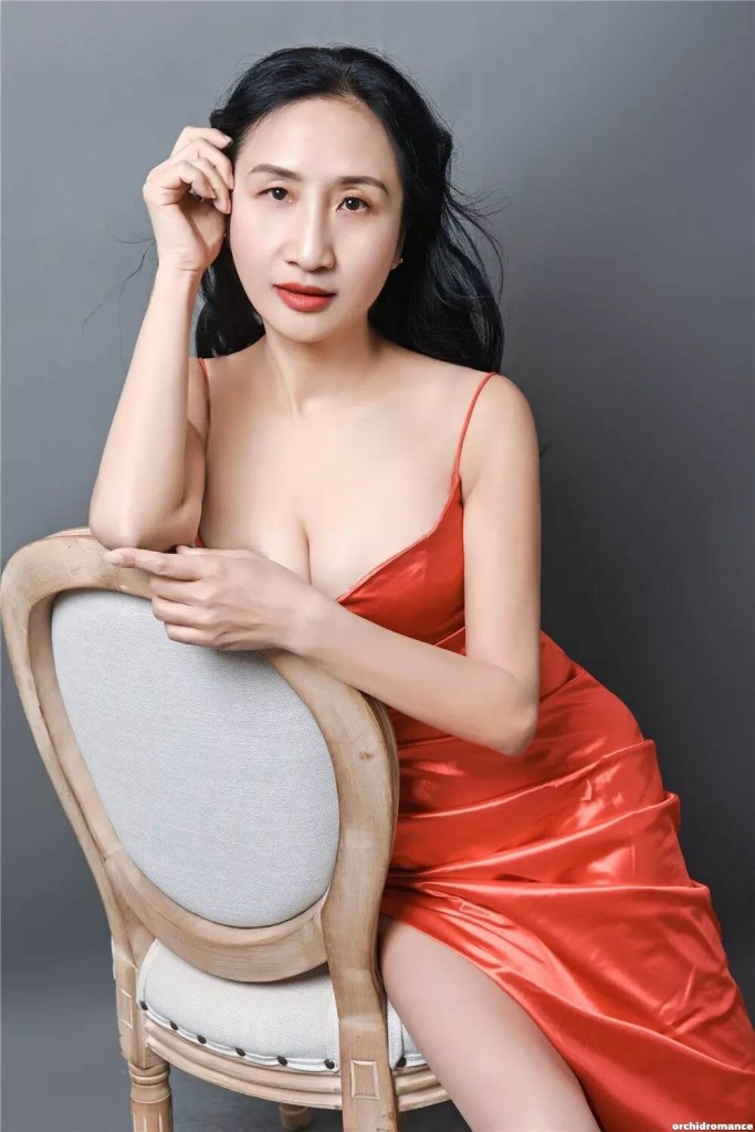Lily Profile image 2