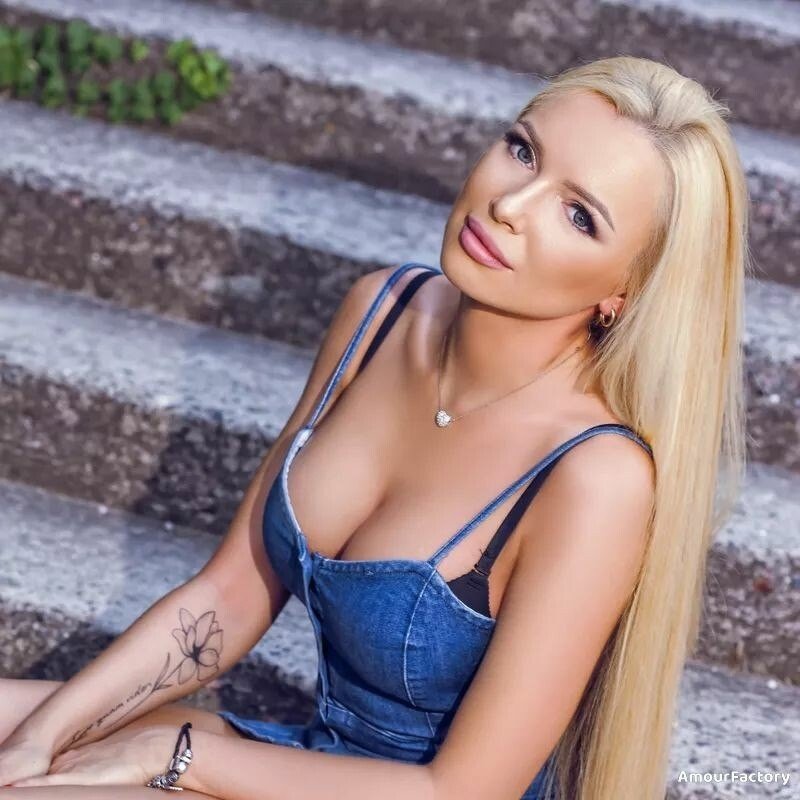Elena Profile image 3