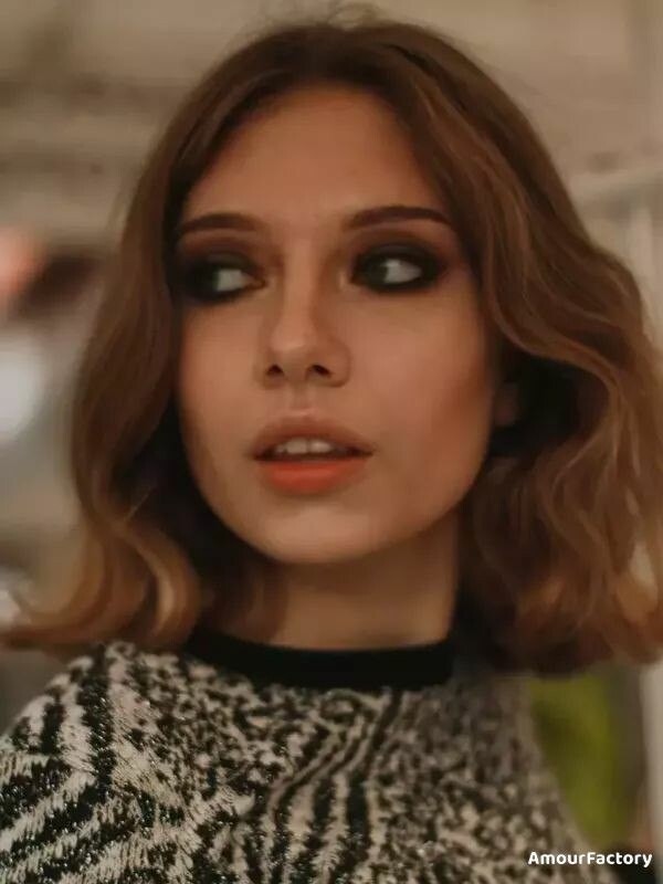 Eva Profile image 2