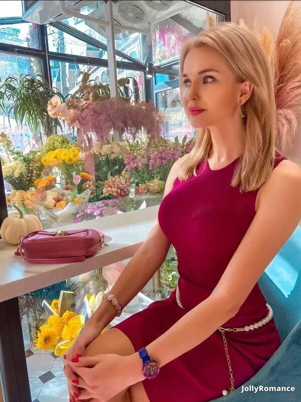 Julia Profile image 2