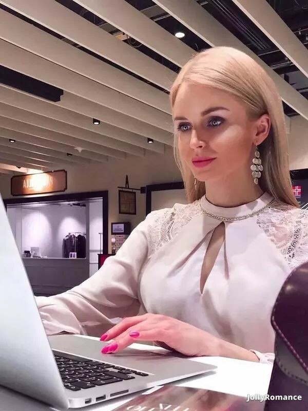 Julia Profile image 5