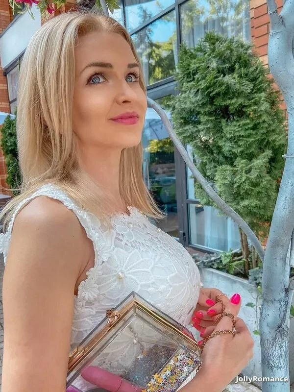 Julia Profile image 3