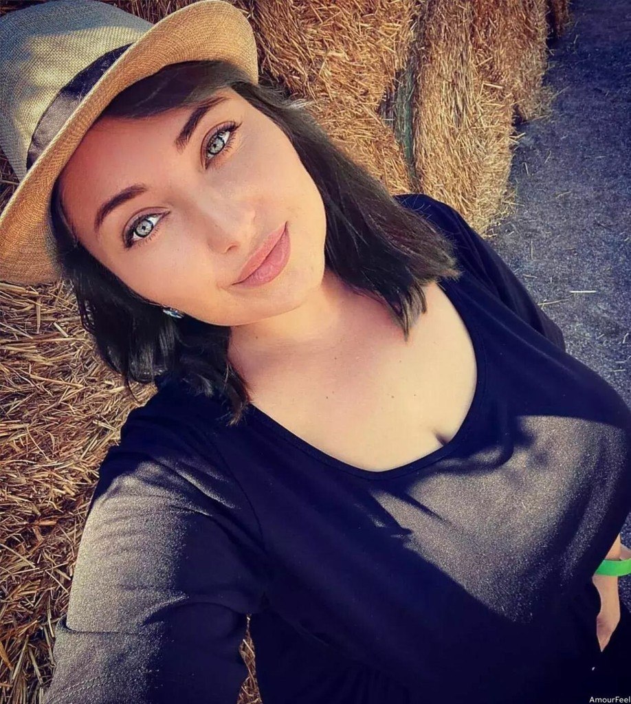 Ilona Profile image 3