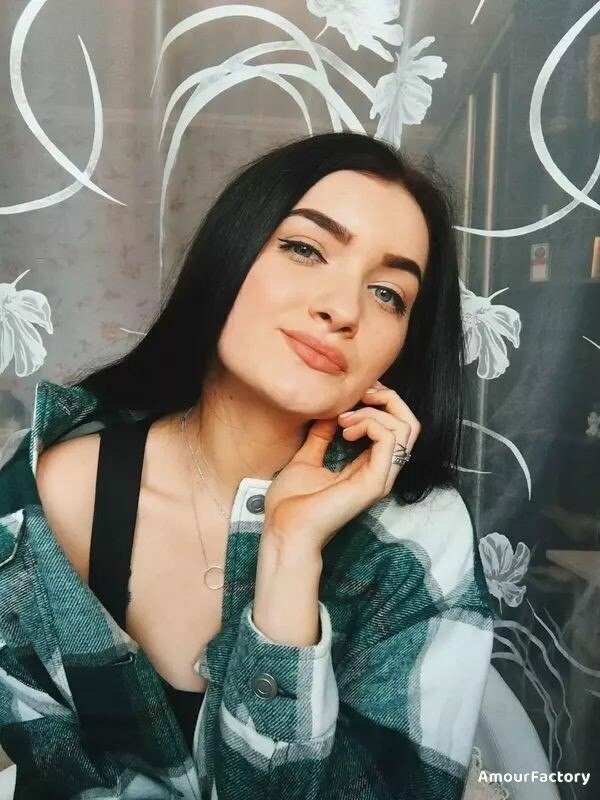 Yulia Profile image 4