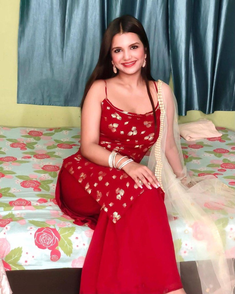 Meera Profile image 2