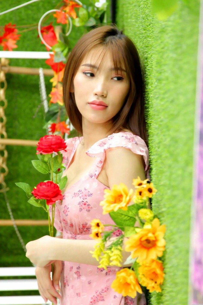 Alice Profile image 1