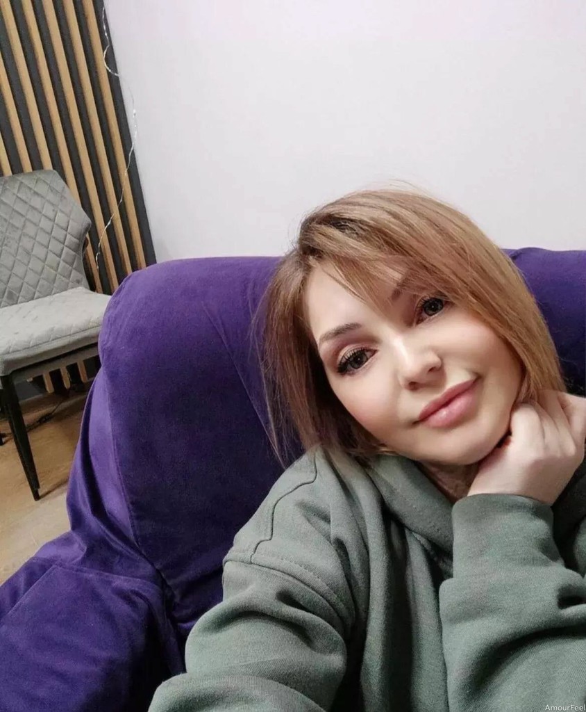 Elina Profile image 3