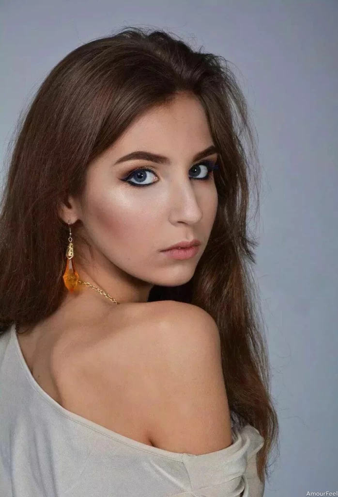 Nadine Profile image 1