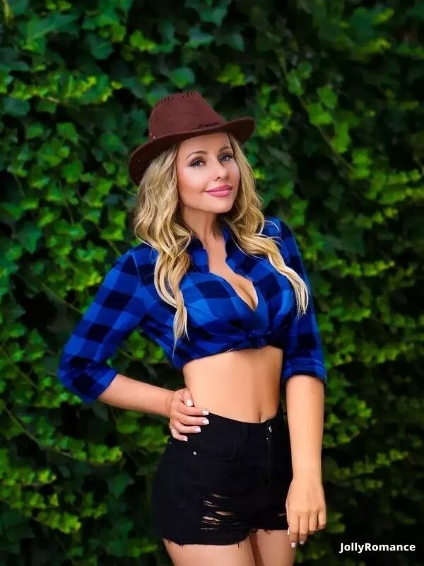 Lesia Profile image 4